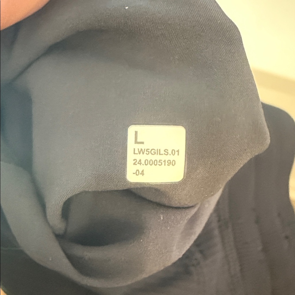 Lululemon men’s Black Cargo Pants - Picture 4 of 4